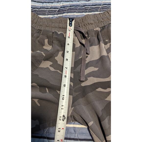 Splendid Sz S ( 28") 100% Rayon Camo Joggers Inseam 25.5" - Picture 8 of 9
